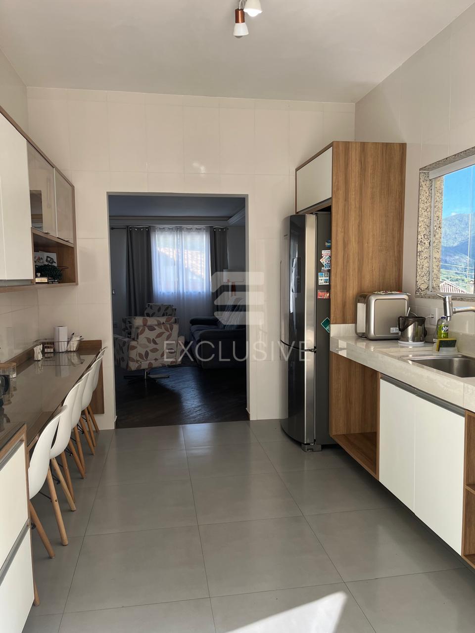 Casa com 4 dormit&oacute;rios &agrave; venda, 231 m&sup2; por R$ 990.000,00 -Cascatinha - Nova Friburgo/RJ  Nova Friburgo - 
