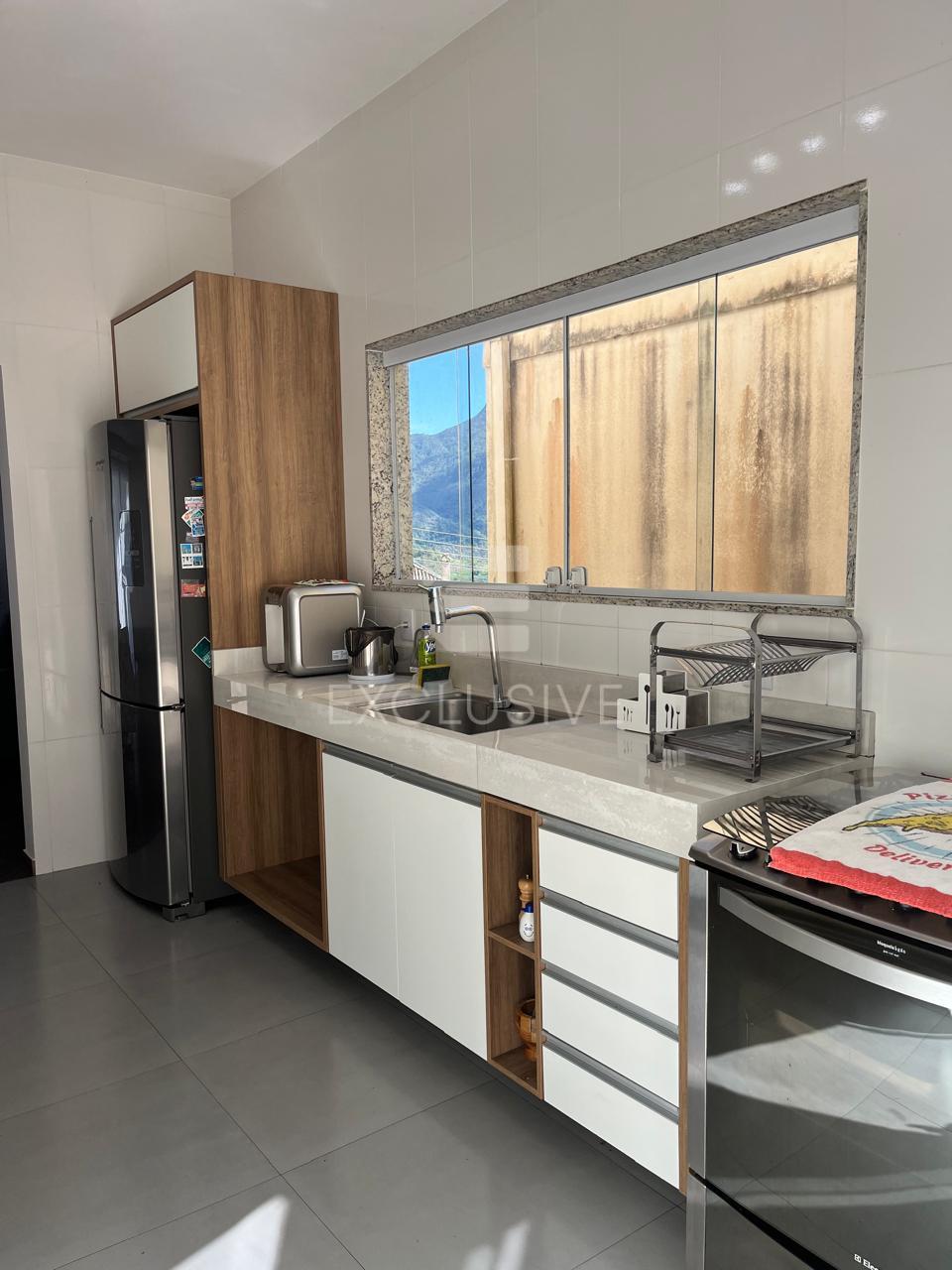 Casa com 4 dormit&oacute;rios &agrave; venda, 231 m&sup2; por R$ 990.000,00 -Cascatinha - Nova Friburgo/RJ  Nova Friburgo - 