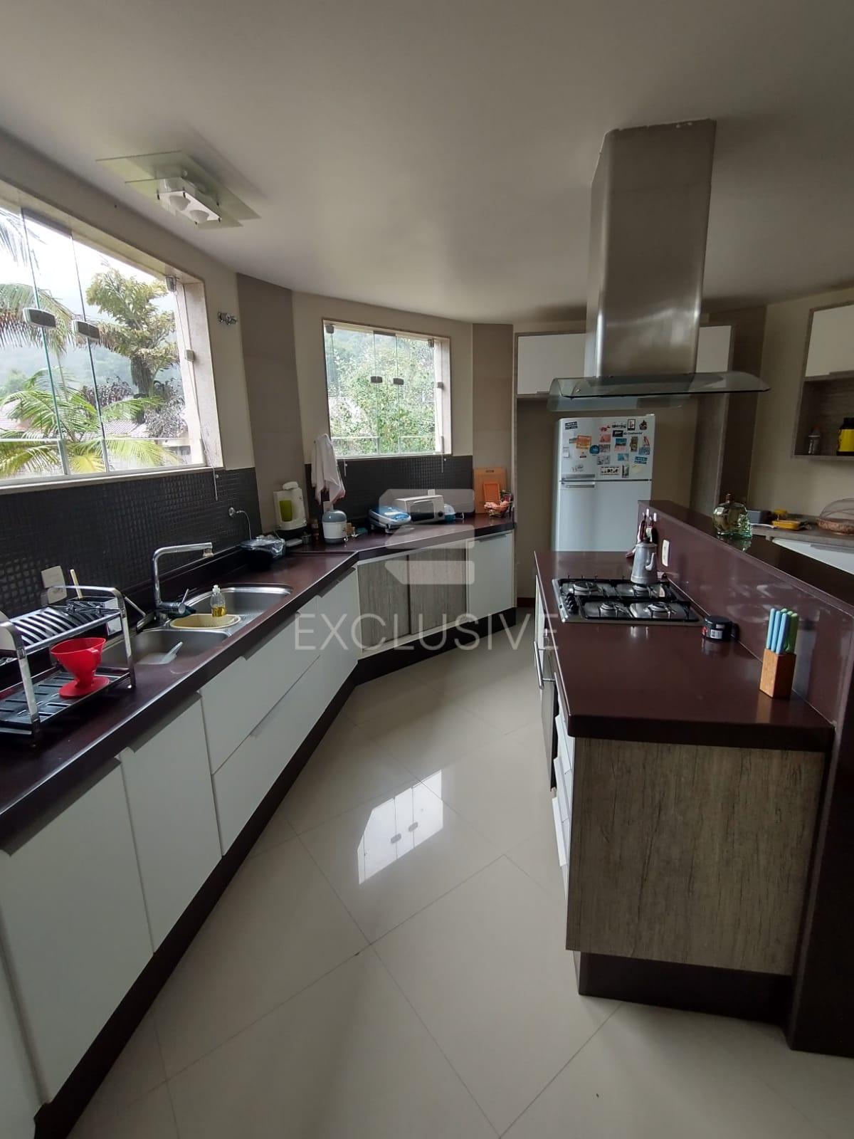 Casa com 3 dormit&oacute;rios &agrave; venda, 200 m&sup2; por R$ 750.000 - Fazenda Bela Vista - Nova Friburgo  Nova Friburgo - 