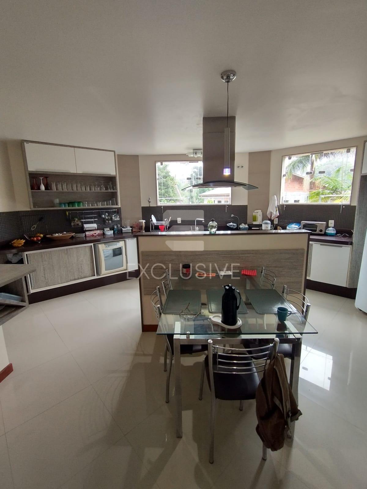 Casa com 3 dormit&oacute;rios &agrave; venda, 200 m&sup2; por R$ 750.000 - Fazenda Bela Vista - Nova Friburgo  Nova Friburgo - 