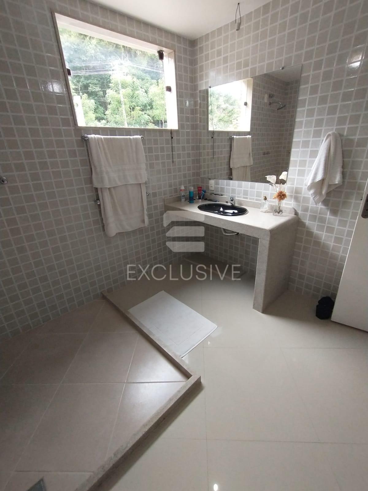 Casa com 3 dormit&oacute;rios &agrave; venda, 200 m&sup2; por R$ 750.000 - Fazenda Bela Vista - Nova Friburgo  Nova Friburgo - 