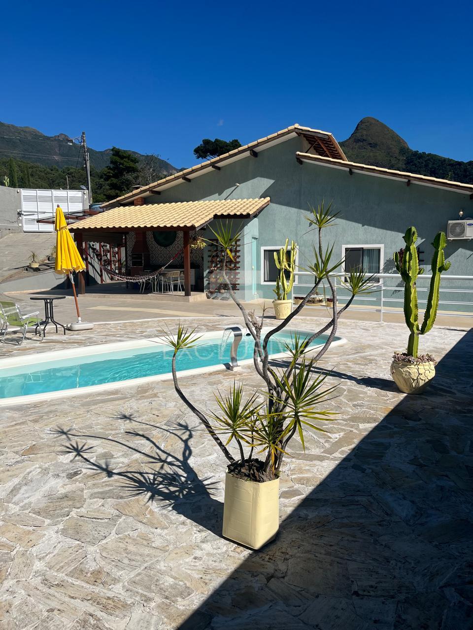 Casa com 4 dormit&oacute;rios &agrave; venda, 405 m&sup2; por R$ 1.300.000,00 - Cascatinha - Nova Friburgo/RJ  Nova Friburgo - 