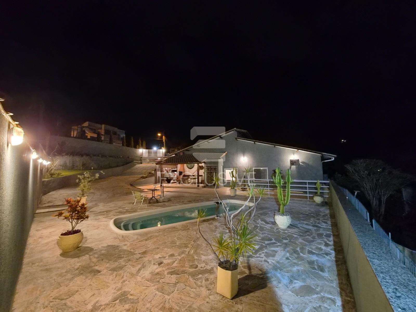 Casa com 4 dormit&oacute;rios &agrave; venda, 325,90 m&sup2; por R$ 1.300.000,00 - Cascatinha - Nova Friburgo  Nova Friburgo - 