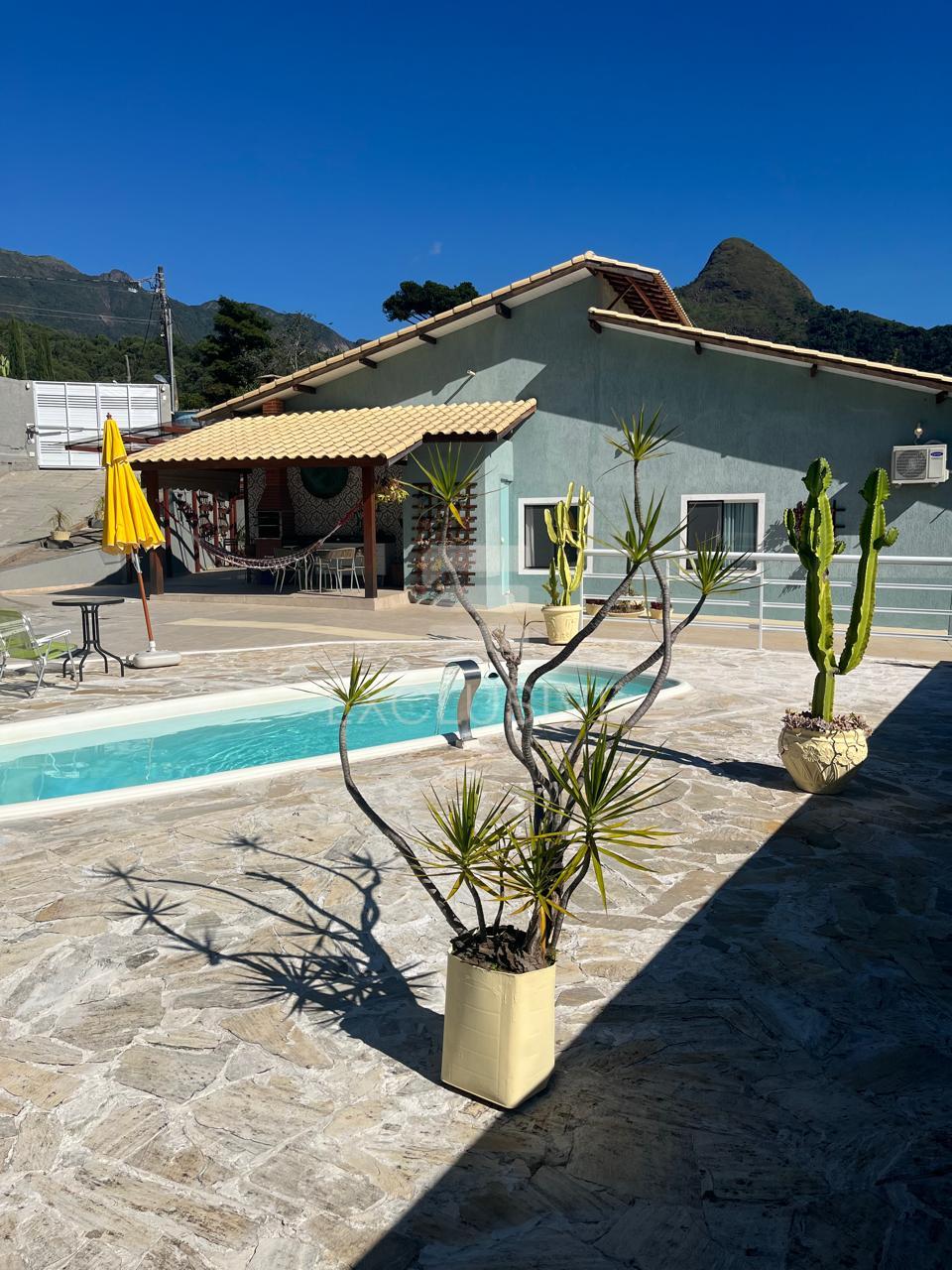 Casa com 4 dormit&oacute;rios &agrave; venda, 405 m&sup2; por R$ 1.300.000,00 - Cascatinha - Nova Friburgo/RJ  Nova Friburgo - 