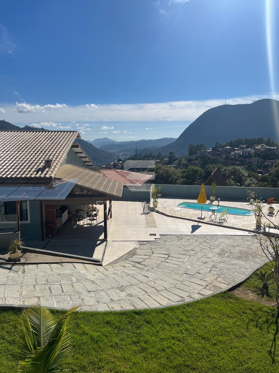 Casa com 4 dormit&oacute;rios &agrave; venda, 405 m&sup2; por R$ 1.300.000,00 - Cascatinha - Nova Friburgo/RJ  Nova Friburgo - 