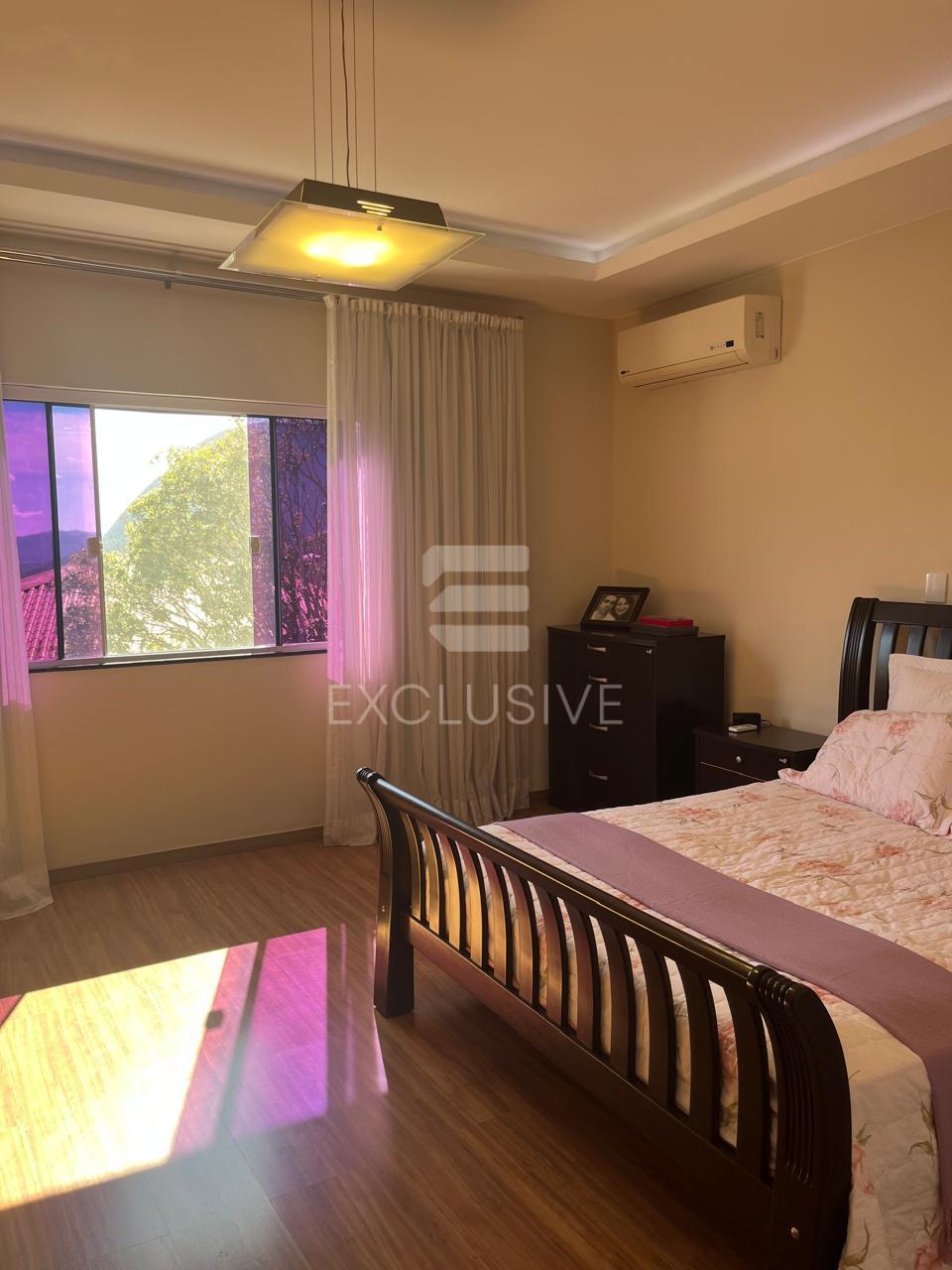 Casa com 4 dormit&oacute;rios &agrave; venda, 405 m&sup2; por R$ 1.300.000,00 - Cascatinha - Nova Friburgo/RJ  Nova Friburgo - 