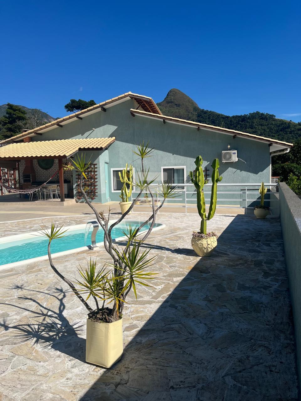 Casa com 4 dormit&oacute;rios &agrave; venda, 405 m&sup2; por R$ 1.300.000,00 - Cascatinha - Nova Friburgo/RJ  Nova Friburgo - 