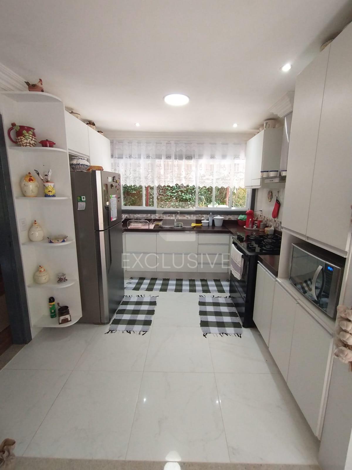 Casa com 4 dormit&oacute;rios &agrave; venda, 480 m&sup2; por R$ 1.100.000 - Mury - Nova Friburgo - RJ  Nova Friburgo - 