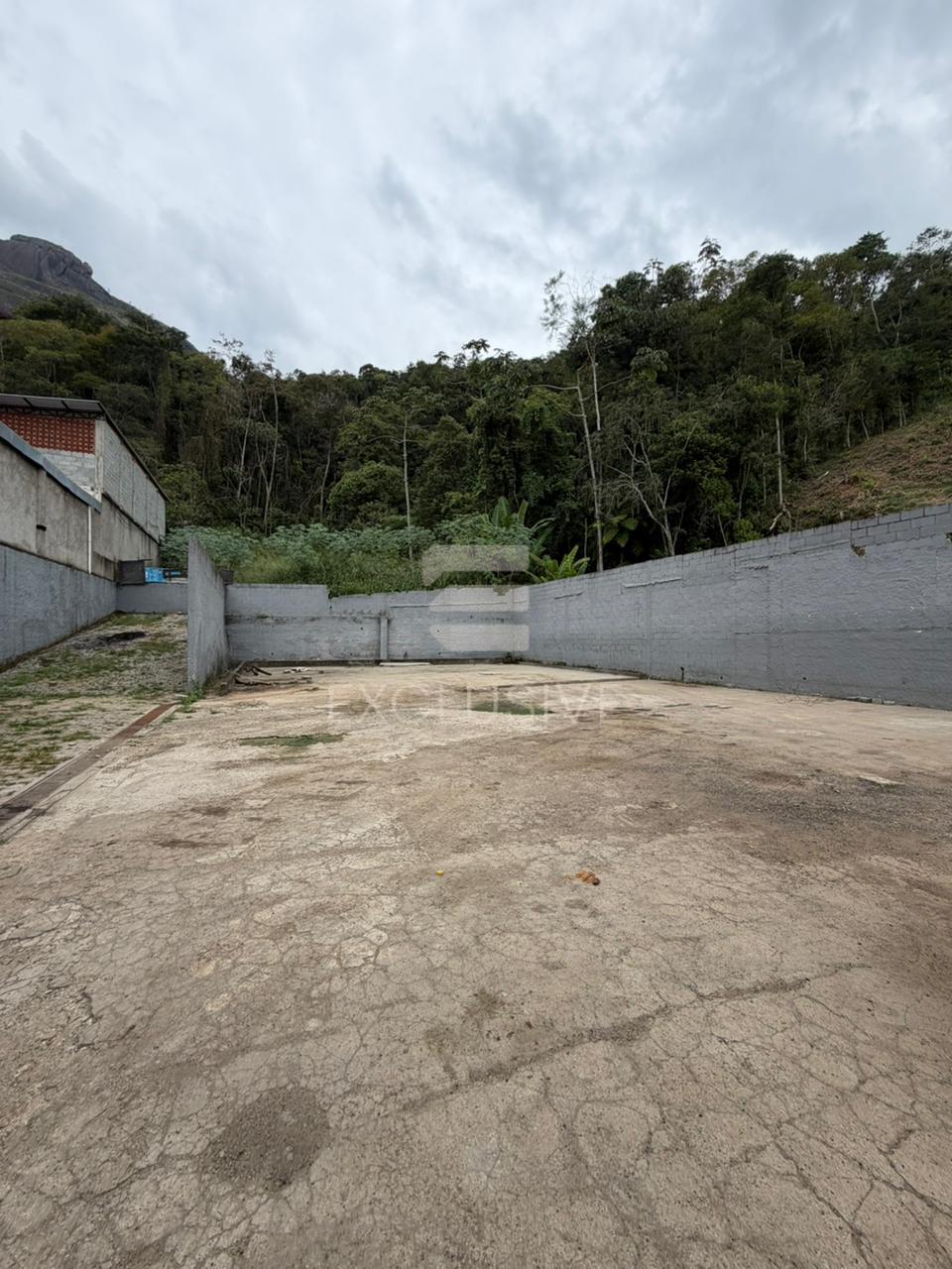 EXCELENTE GALP&Atilde;O PARA LOCA&Ccedil;&Atilde;O NA TERE X FRI COM 1120M&sup2; Mario Antonio Thurler Nova Friburgo - 
