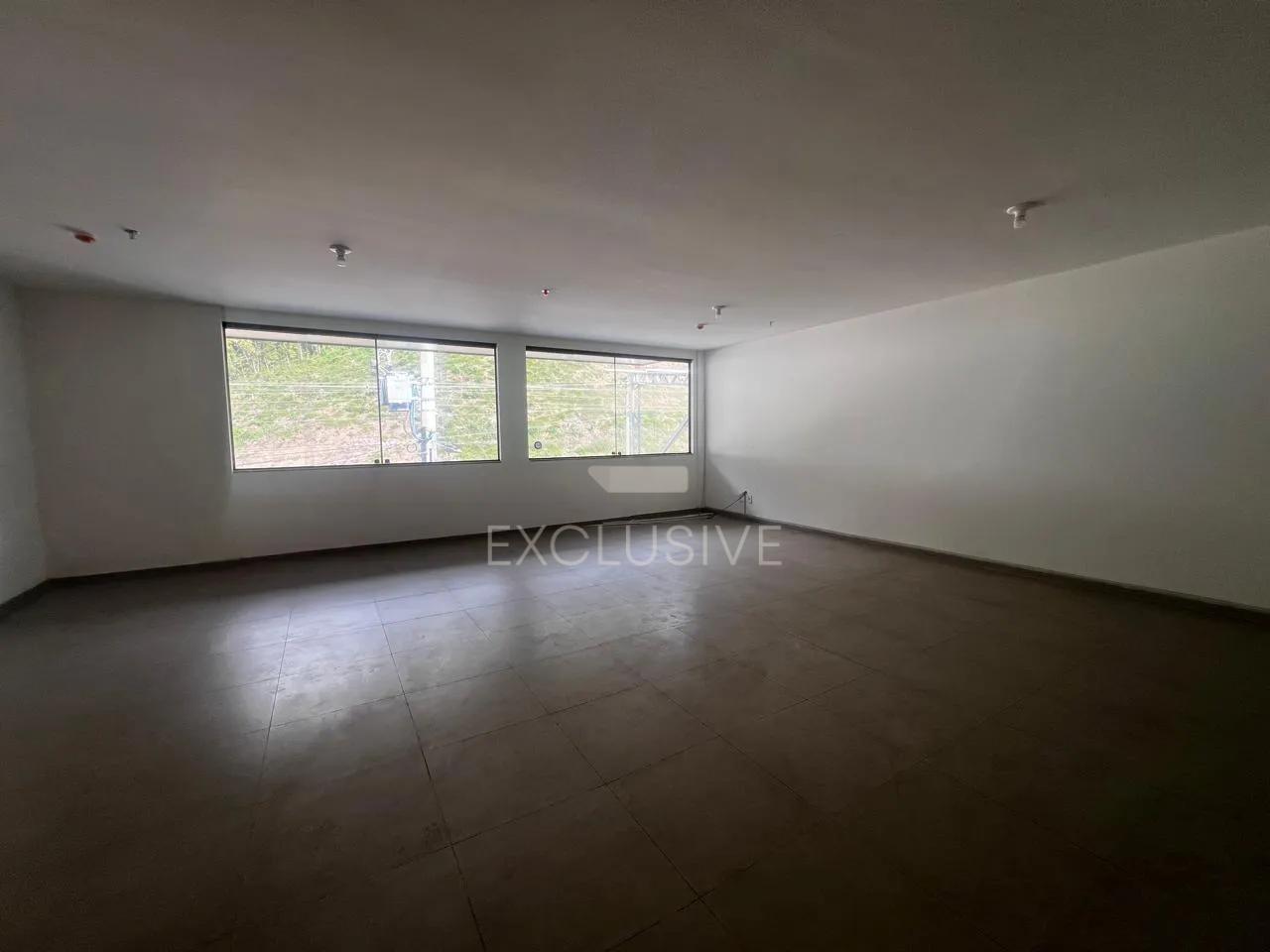 EXCELENTES GALP&Otilde;ES PARA LOCA&Ccedil;&Atilde;O COM 500M&sup2; NO POLO COMERCIAL RJ-130 Nova Friburgo - 