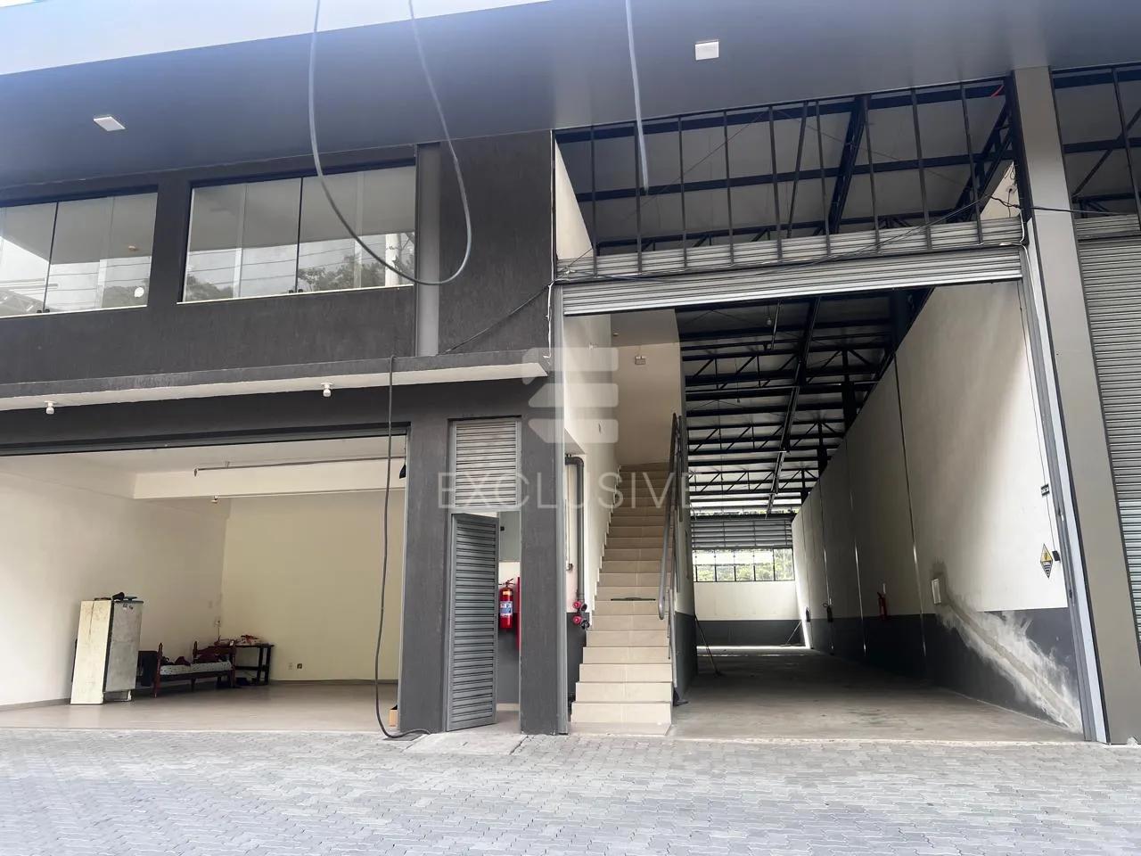 EXCELENTES GALP&Otilde;ES PARA LOCA&Ccedil;&Atilde;O COM 500M&sup2; NO POLO COMERCIAL RJ-130 Nova Friburgo - 
