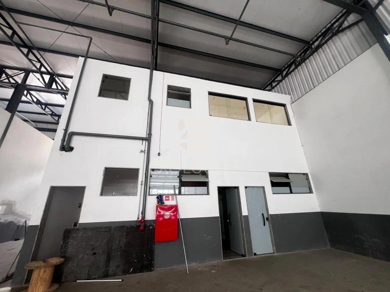 EXCELENTES GALP&Otilde;ES PARA LOCA&Ccedil;&Atilde;O COM 500M&sup2; NO POLO COMERCIAL RJ-130 Nova Friburgo - 