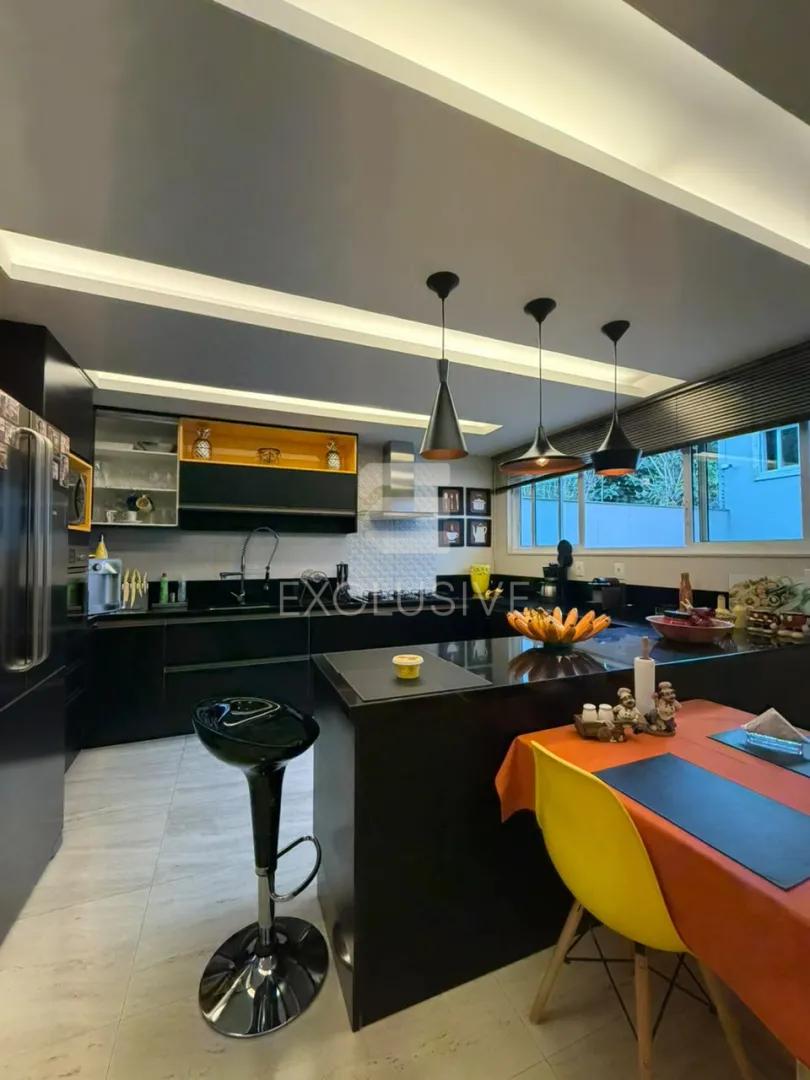 Casa com 3 dormit&oacute;rios &agrave; venda, 280 m&sup2; por R$ 2.350.000,00 - C&ocirc;nego - Nova Friburgo/RJ Rua Barão de Lucena Nova Friburgo - 