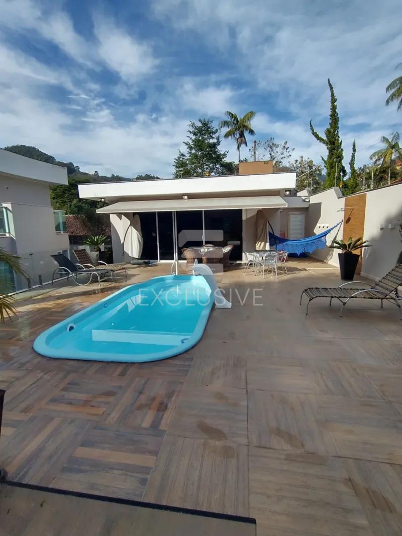 Casa com 3 dormit&oacute;rios &agrave; venda, 280 m&sup2; por R$ 2.350.000,00 - C&ocirc;nego - Nova Friburgo/RJ Rua Barão de Lucena Nova Friburgo - 