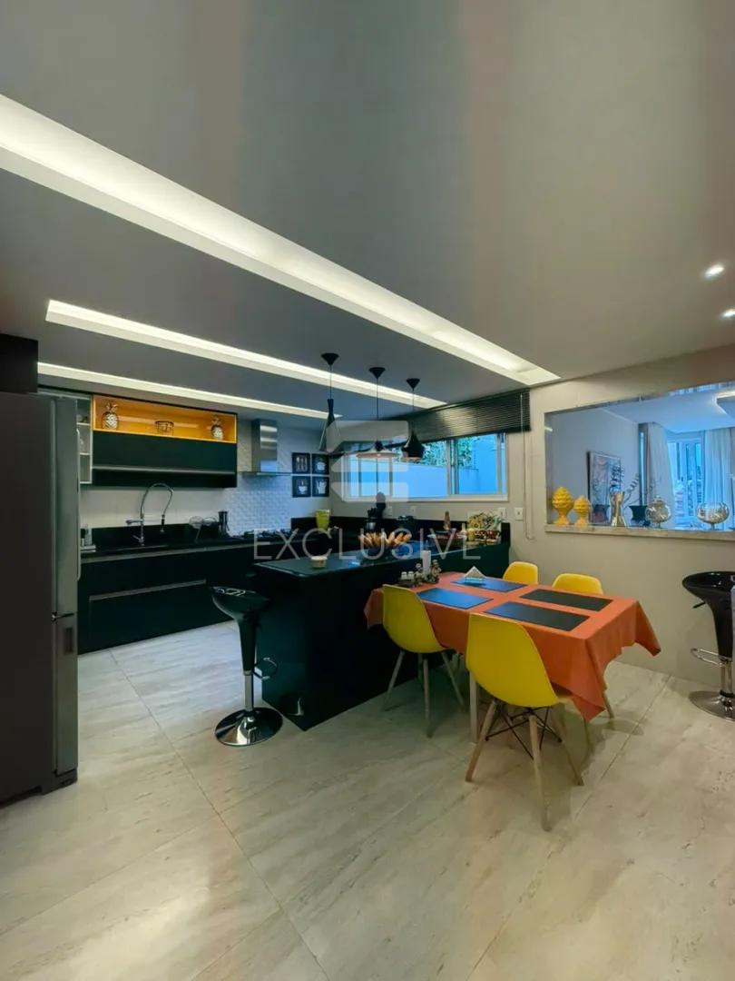 Casa com 3 dormit&oacute;rios &agrave; venda, 280 m&sup2; por R$ 2.350.000,00 - C&ocirc;nego - Nova Friburgo/RJ Rua Barão de Lucena Nova Friburgo - 