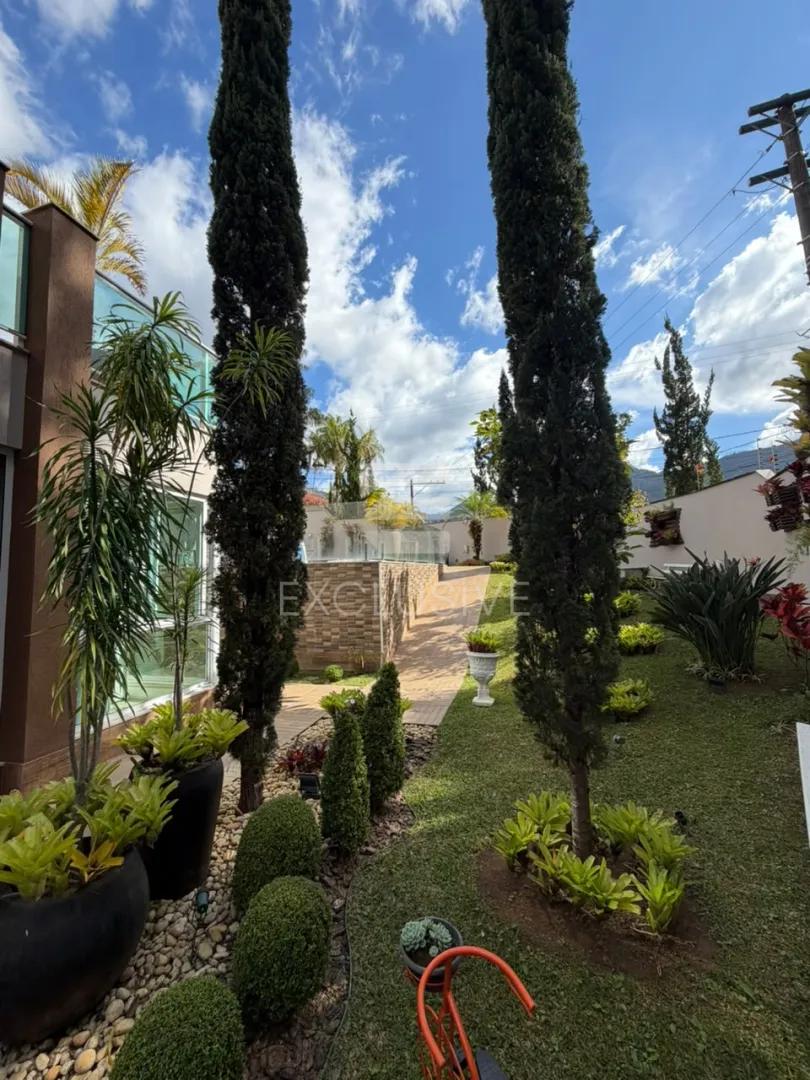 Casa com 3 dormit&oacute;rios &agrave; venda, 280 m&sup2; por R$ 2.350.000,00 - C&ocirc;nego - Nova Friburgo/RJ Rua Barão de Lucena Nova Friburgo - 