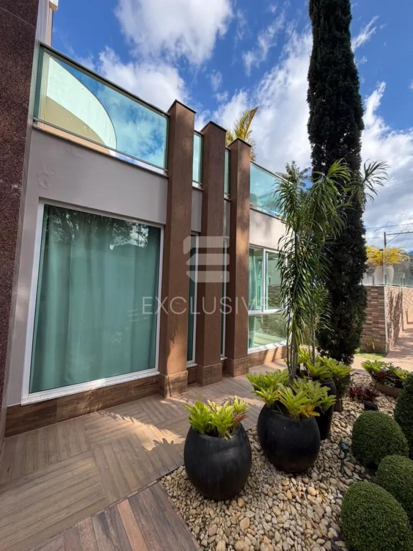 Casa com 3 dormit&oacute;rios &agrave; venda, 280 m&sup2; por R$ 2.350.000,00 - C&ocirc;nego - Nova Friburgo/RJ Rua Barão de Lucena Nova Friburgo - 