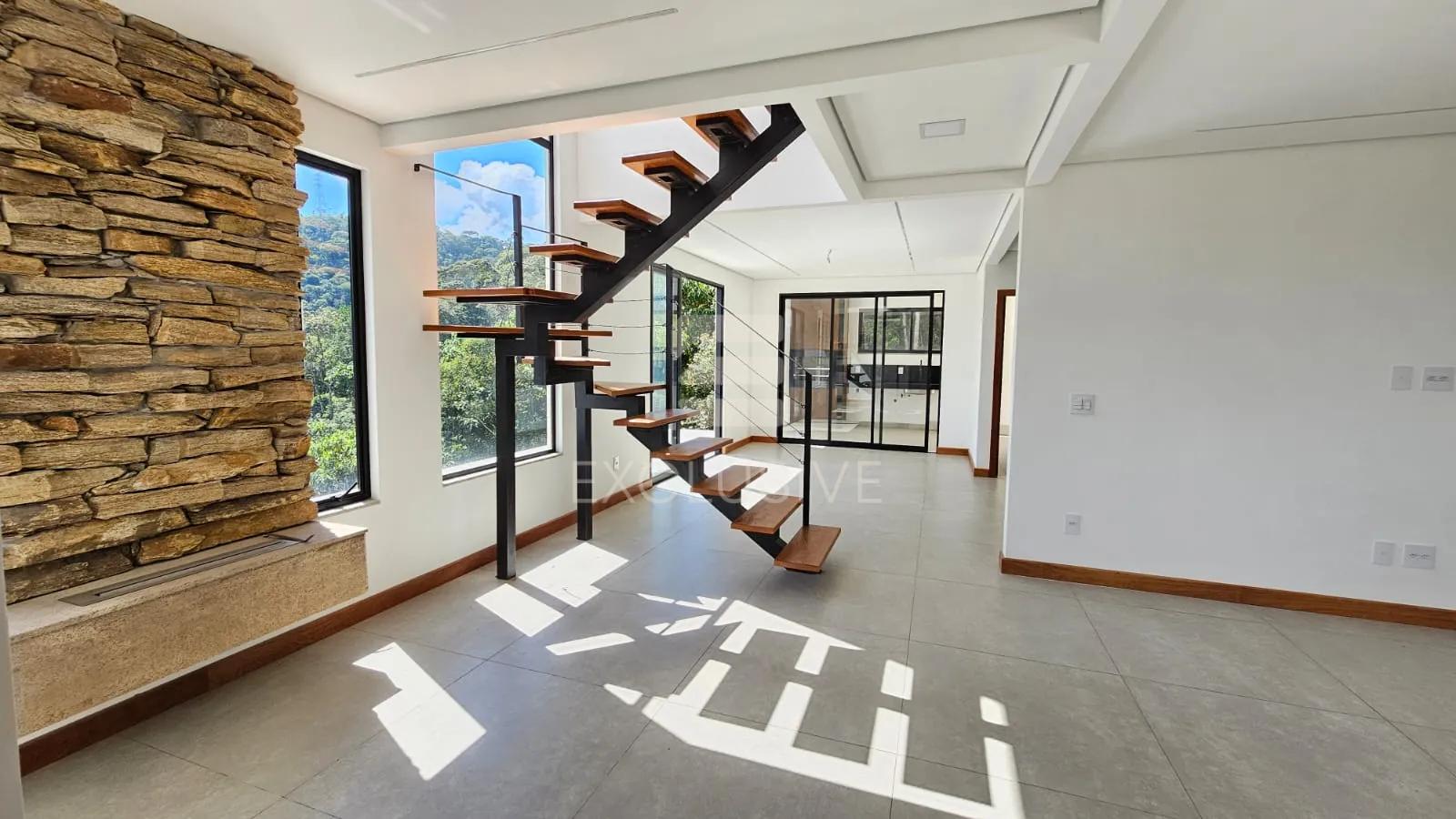 Linda Casa  3 dormit&oacute;rios sendo 2 su&iacute;tes com 210 m&sup2;  - Braunes - Nova Friburgo - RJ  Nova Friburgo - 