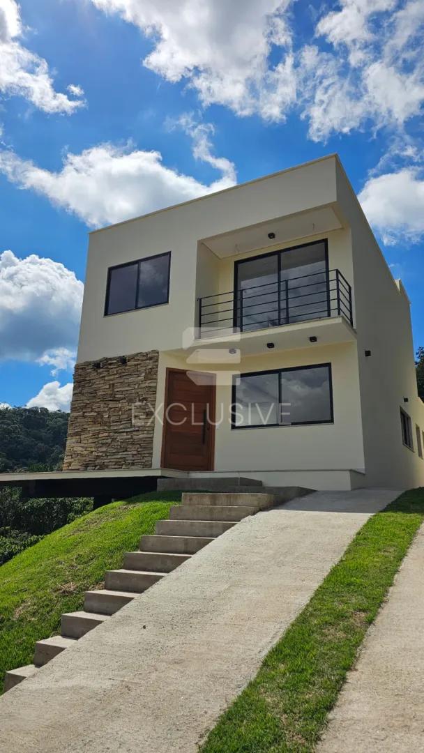 Linda Casa  3 dormit&oacute;rios sendo 2 su&iacute;tes com 210 m&sup2;  - Braunes - Nova Friburgo - RJ  Nova Friburgo - 