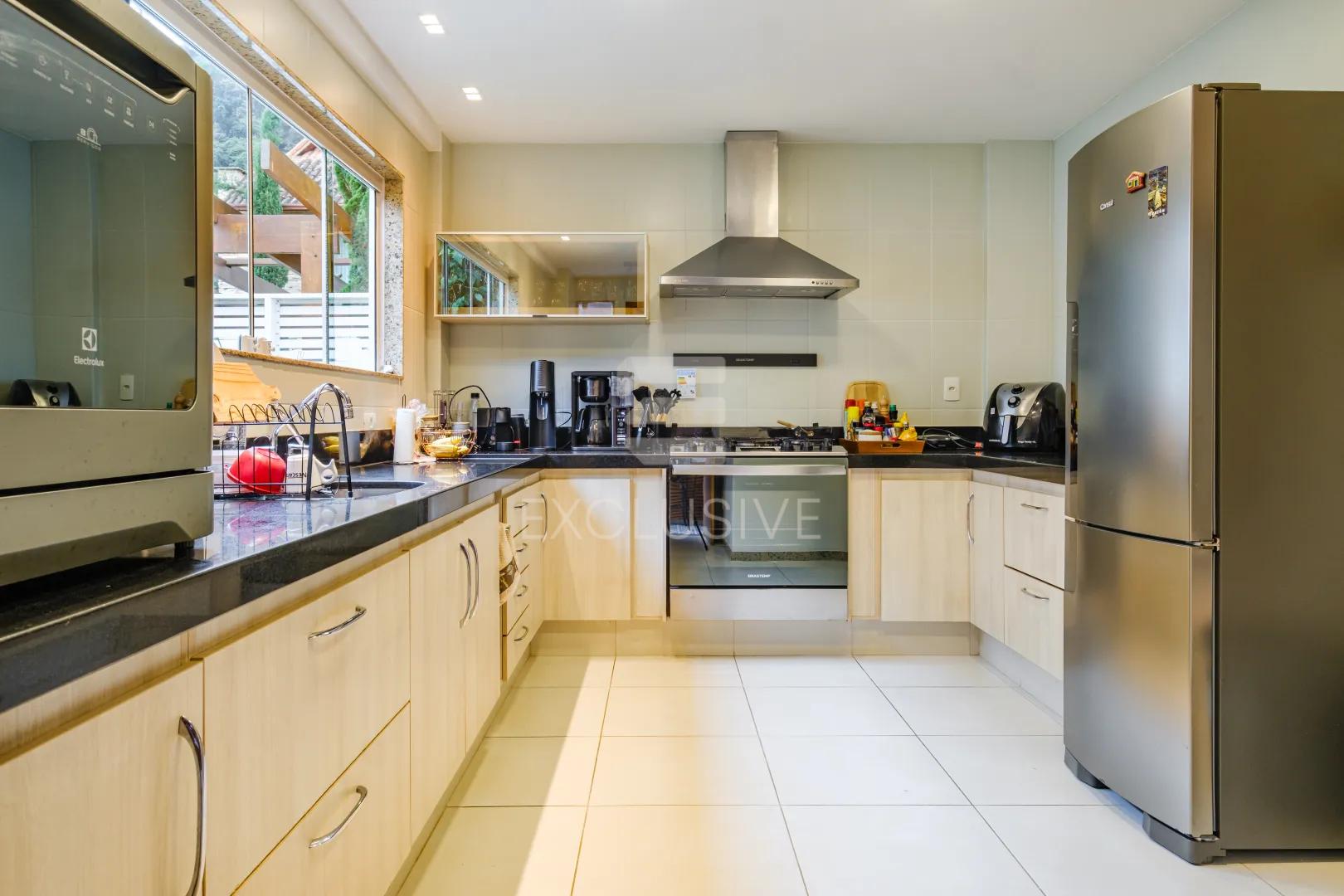 Casa 3 dormit&oacute;rios &agrave; venda, 237 m&sup2; por R$ 1.580.000,00 - C&ocirc;nego - Nova Friburgo-RJ  Nova Friburgo - 