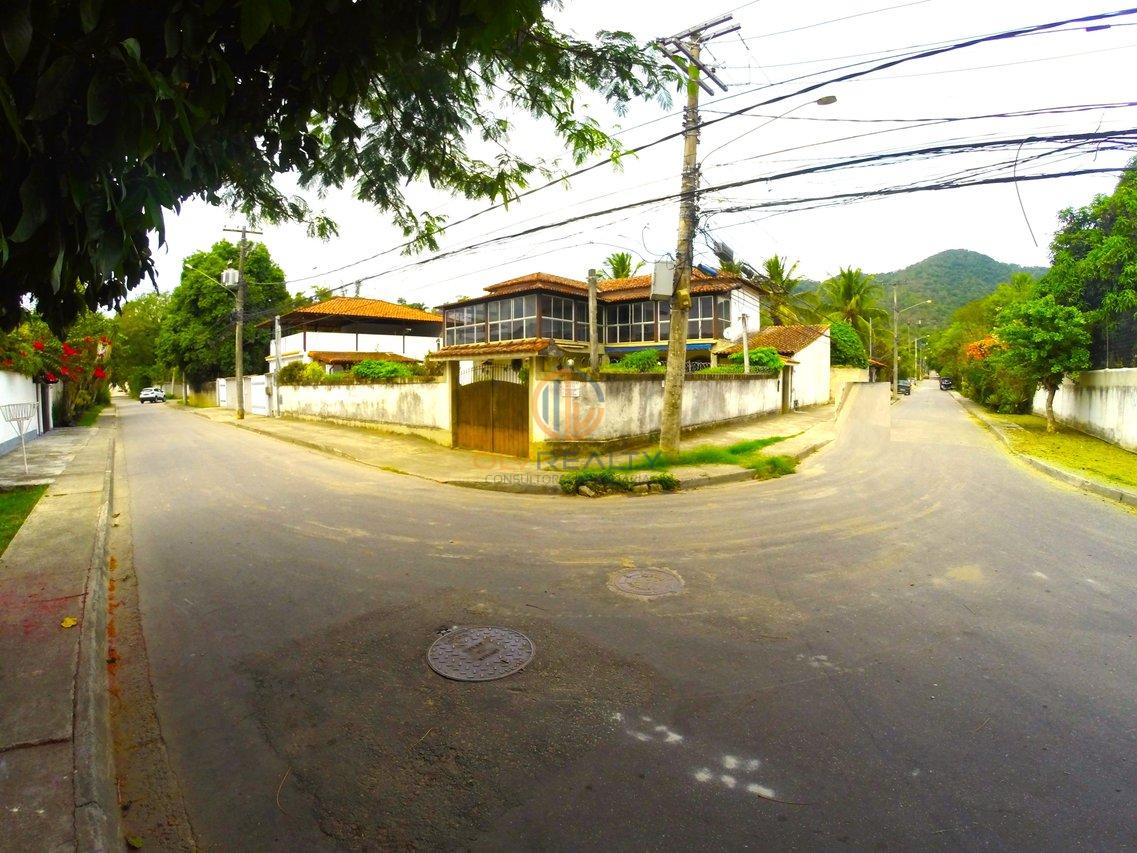Linda Casa de esquina com 3Q, suíte, piscina no Engenho do Mato | Niterói/RJ Rua dos Jequitibas  Niterói - 