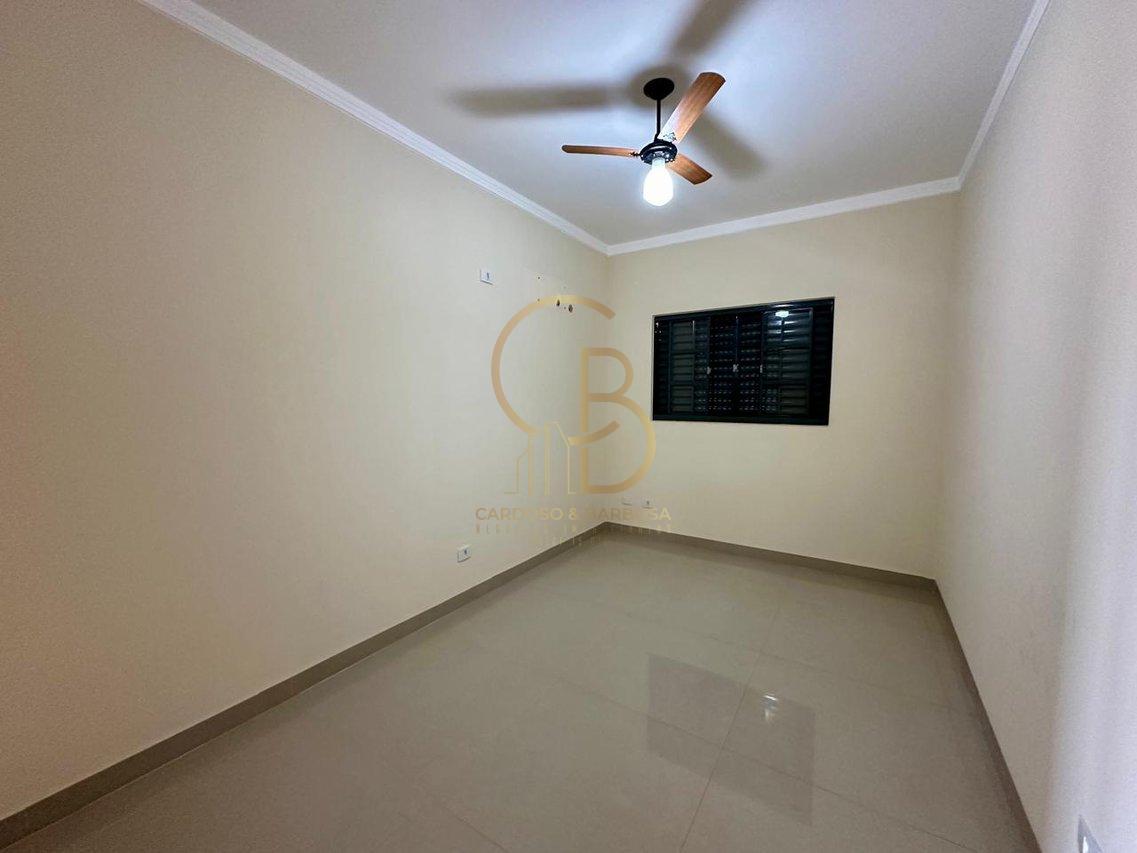 SOBRADO ESPAÇOSO COM PISCINA AQUECIDA - Campo Grande - 