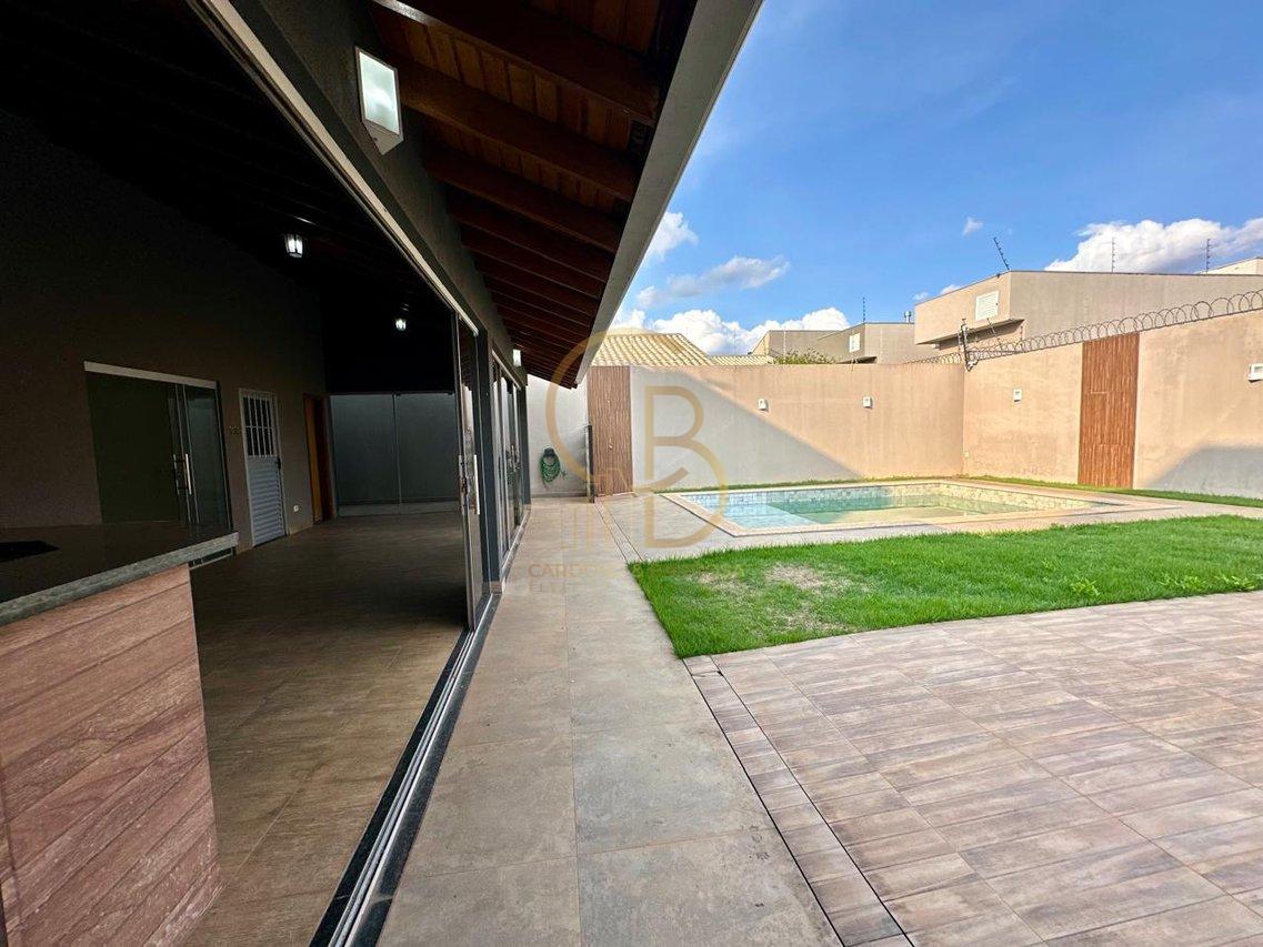 SOBRADO ESPAÇOSO COM PISCINA AQUECIDA - Campo Grande - 