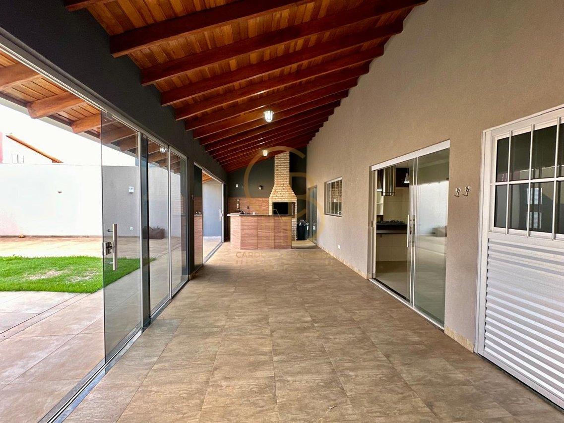 SOBRADO ESPAÇOSO COM PISCINA AQUECIDA - Campo Grande - 