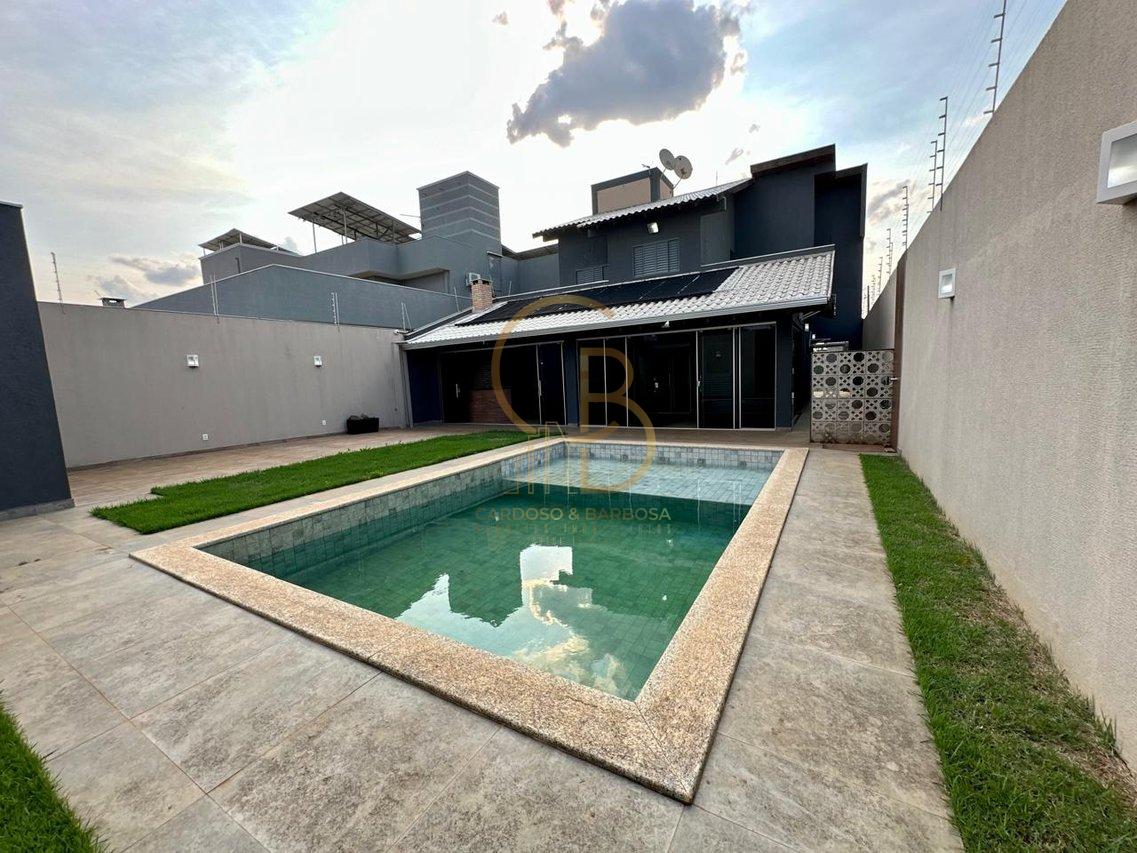 SOBRADO ESPAÇOSO COM PISCINA AQUECIDA - Campo Grande - 