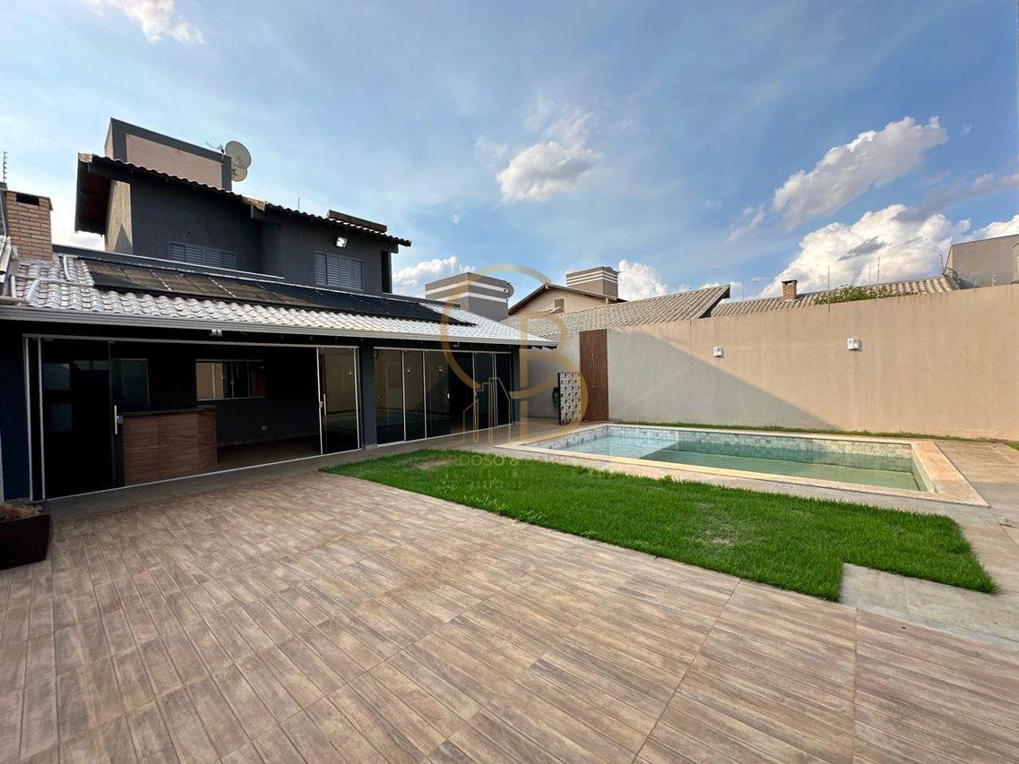 SOBRADO ESPAÇOSO COM PISCINA AQUECIDA - Campo Grande - 