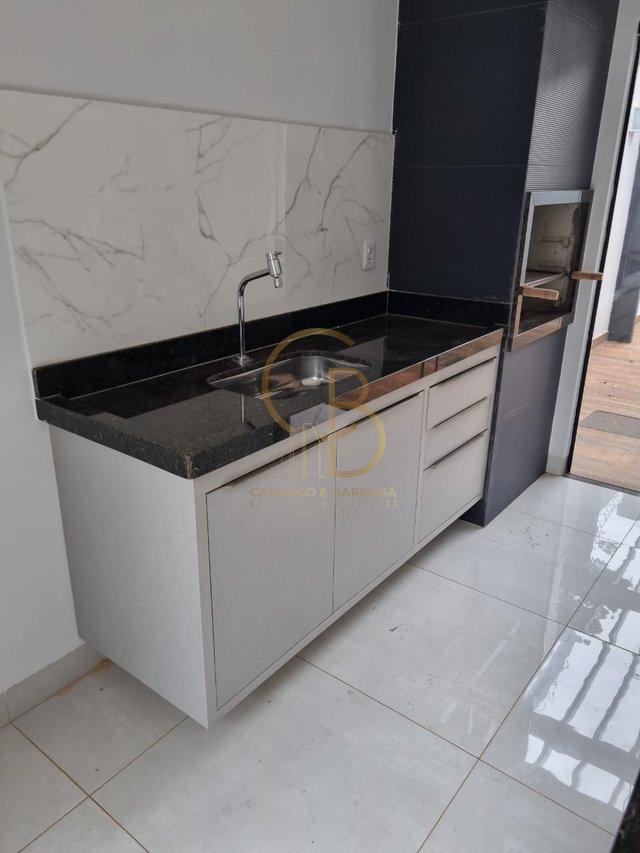 LINDA CASA T&Eacute;RREA COM PLANEJADOS - JARDIM LEBLON  Campo Grande - 