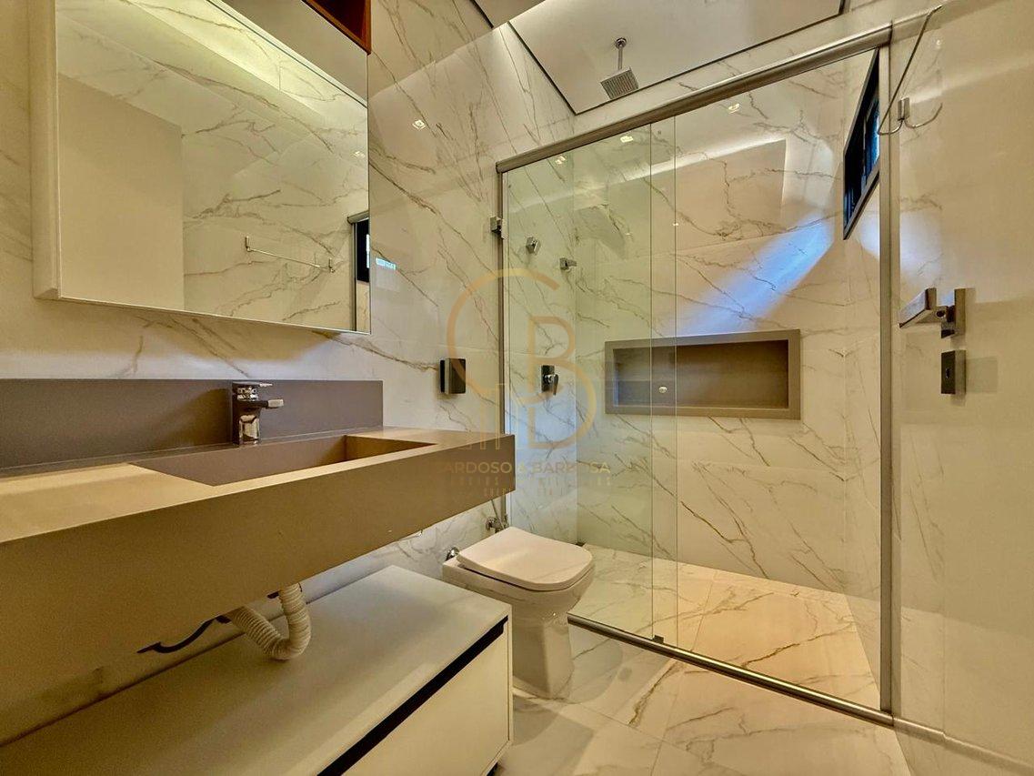 ALPHAVILLE II: CASA CLEAN, SOFISTICADA E PRONTA PARA MORAR – PORTEIRA FECHADA - Campo Grande - 