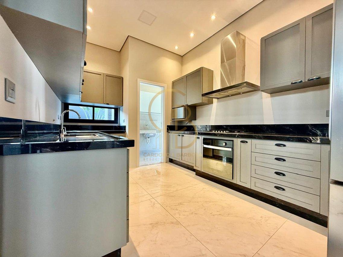 ALPHAVILLE II: CASA CLEAN, SOFISTICADA E PRONTA PARA MORAR – PORTEIRA FECHADA - Campo Grande - 