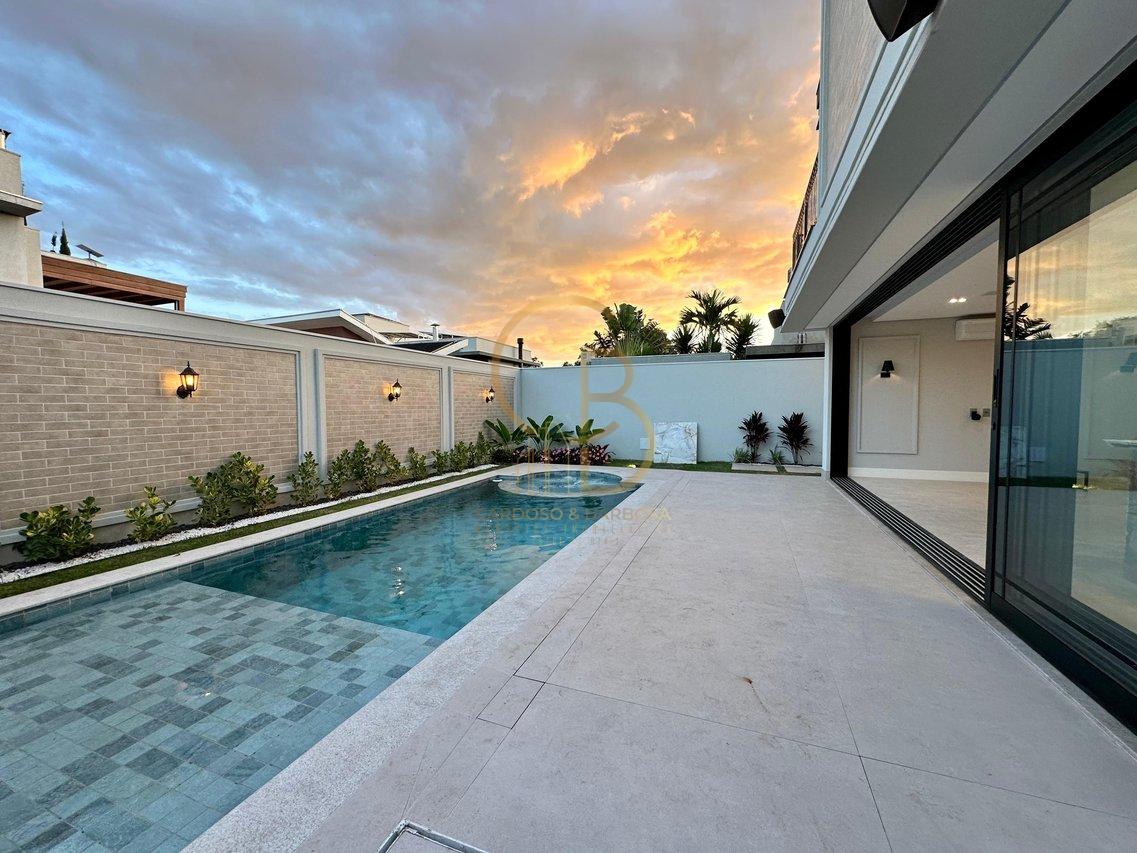 SOBRADO LUXUOSO E INTELIGENTE NO EXCLUSIVO RESIDENCIAL AMANTINI - Campo Grande - 