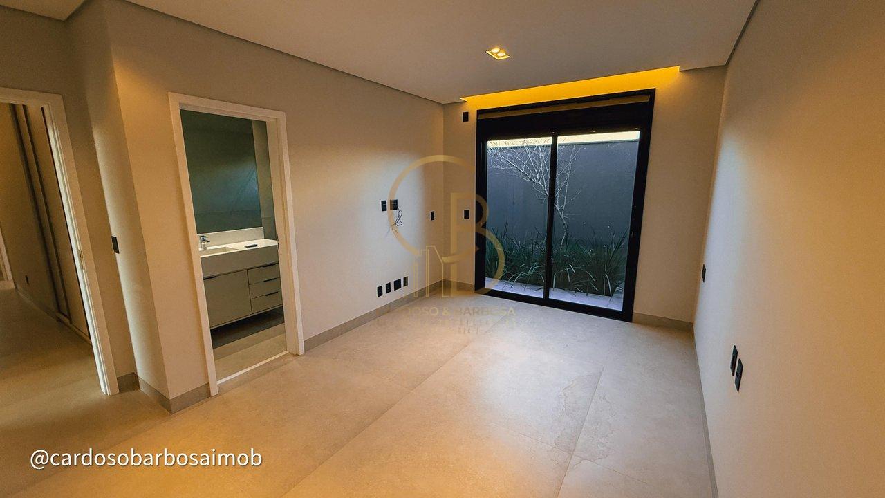 Residência Única no Alphaville II – Esquina Privativa Frente à Natureza Rua Guaraiuva Campo Grande - 