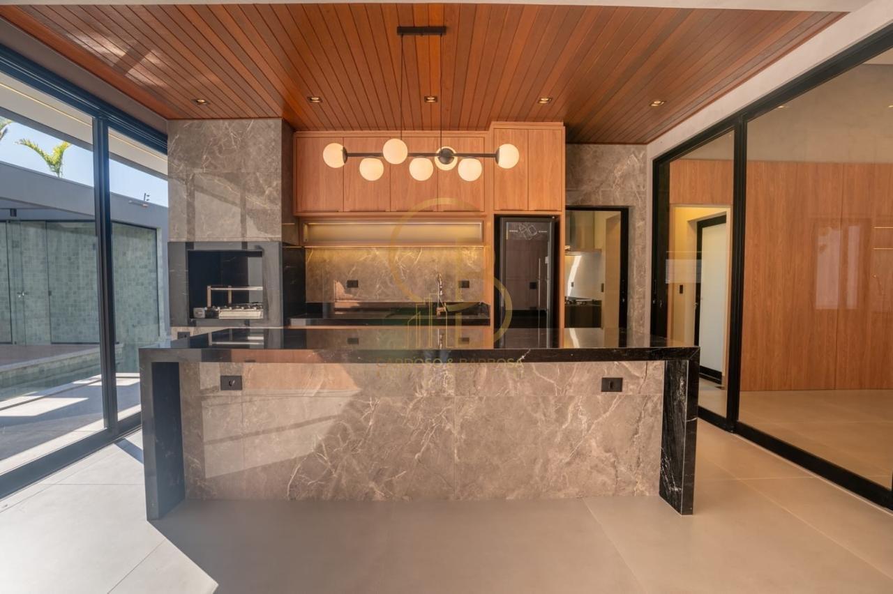 UMA CASA TÉRREA INCRÍVEL COM 4 SUÍTES!  Campo Grande - 