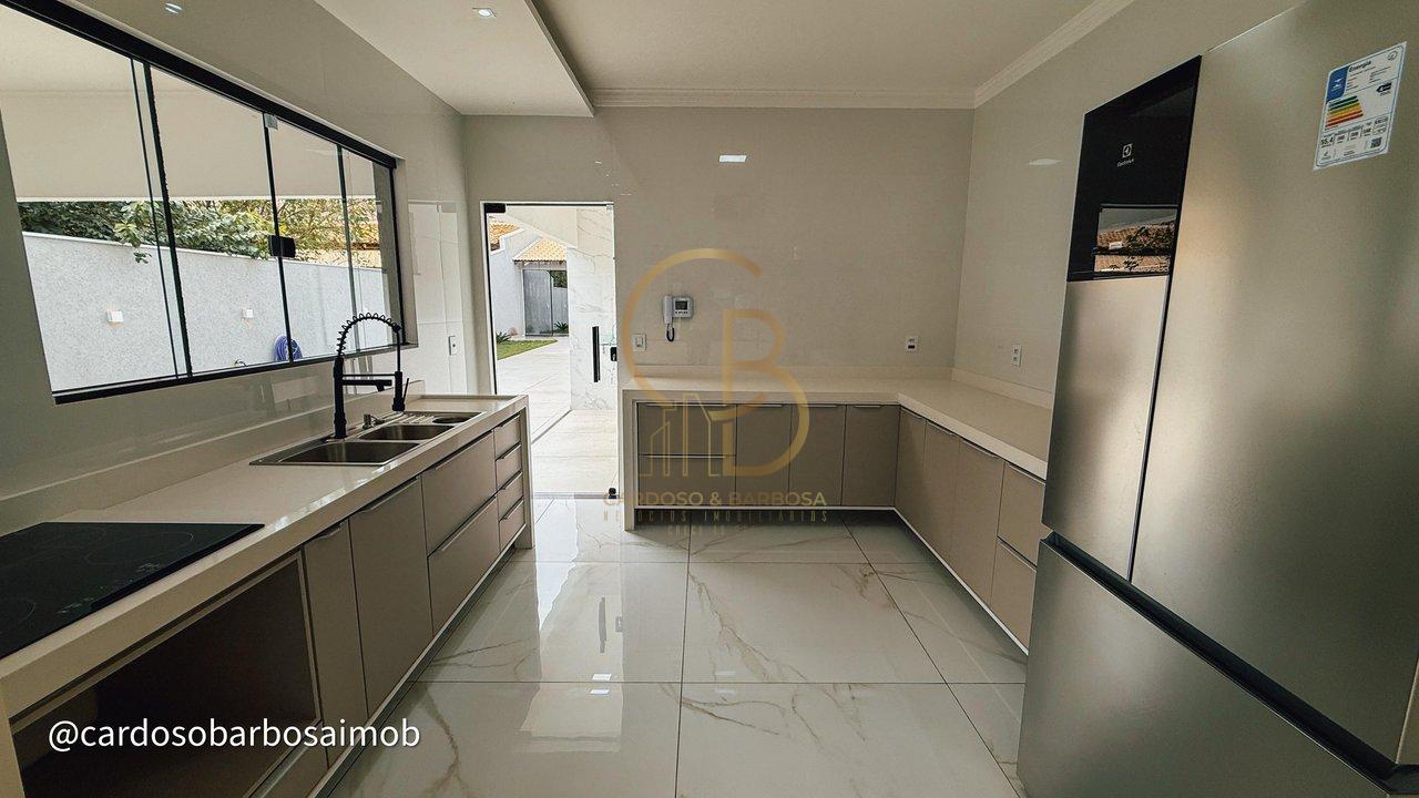 ESPAÇO, ESTILO E LAZER: CASA TÉRREA COM GOURMET E CASCATA - Campo Grande - 