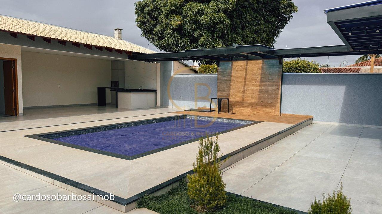 ESPAÇO, ESTILO E LAZER: CASA TÉRREA COM GOURMET E CASCATA - Campo Grande - 