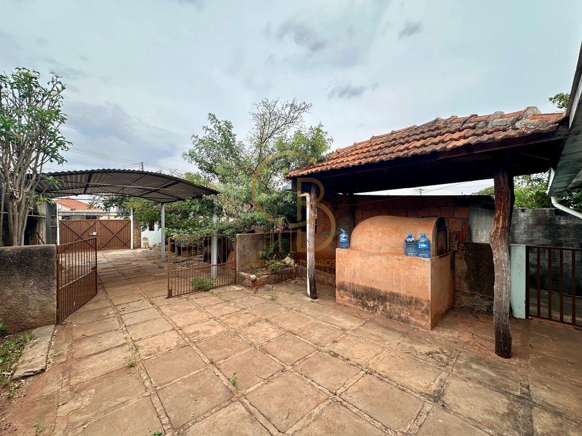OPORTUNIDADE! TERRENO COM BENFEITORIAS EM LOCALIZAÇÃO ESTRATÉGICA!  Campo Grande - 
