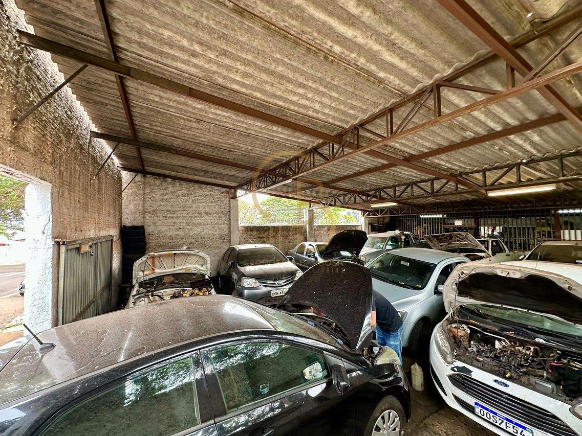 OPORTUNIDADE! TERRENO COM BENFEITORIAS EM LOCALIZAÇÃO ESTRATÉGICA!  Campo Grande - 