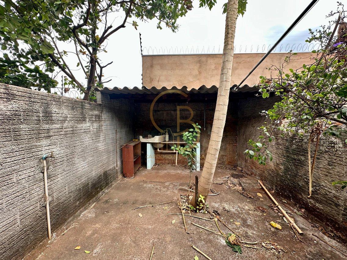 OPORTUNIDADE! TERRENO COM BENFEITORIAS EM LOCALIZAÇÃO ESTRATÉGICA!  Campo Grande - 
