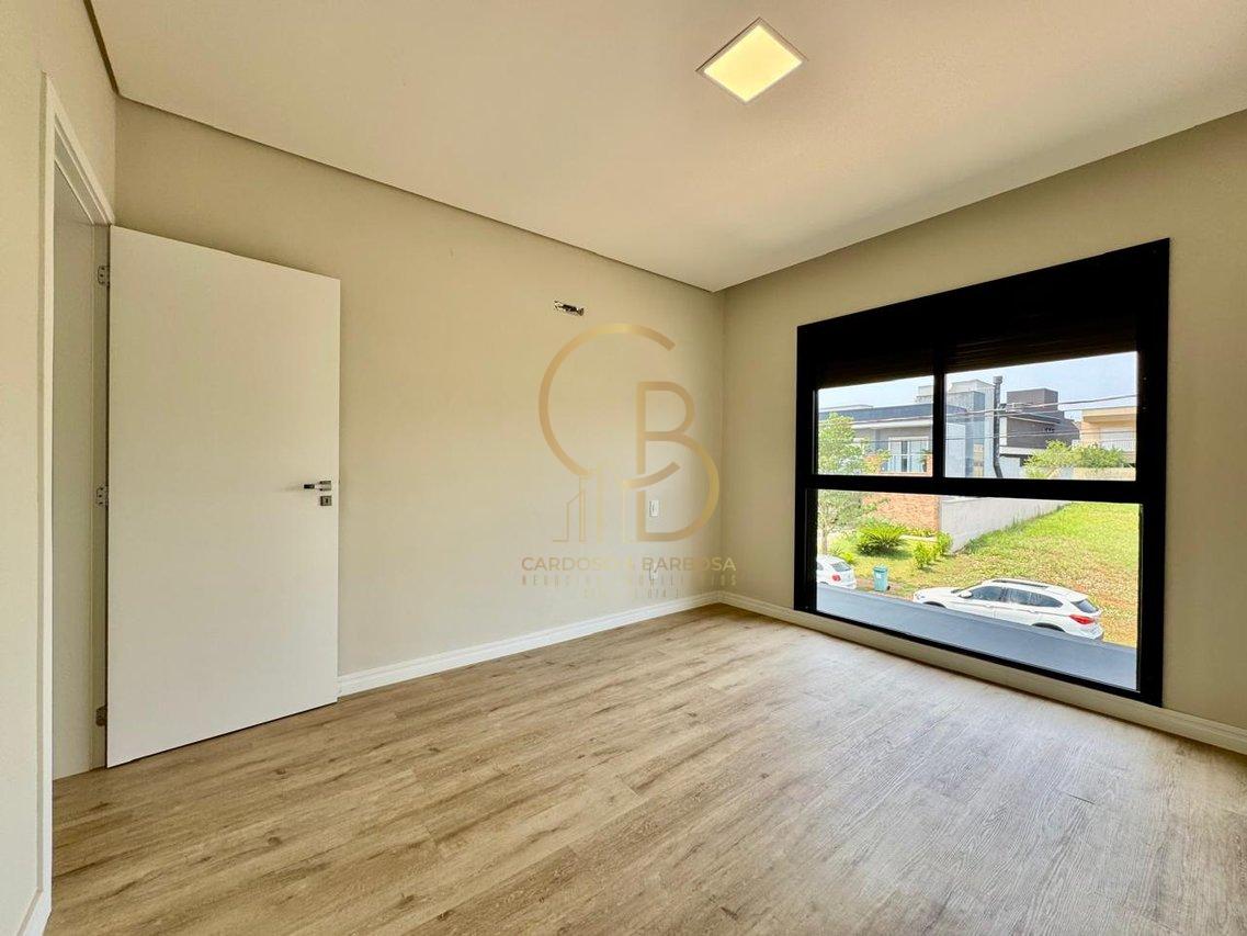 LUXUOSO SOBRADO COM 5 SUÍTES NO ALPHAVILLE 3 – COM MÓVEIS PLANEJADOS E ENERGIA SOLAR!  Campo Grande - 