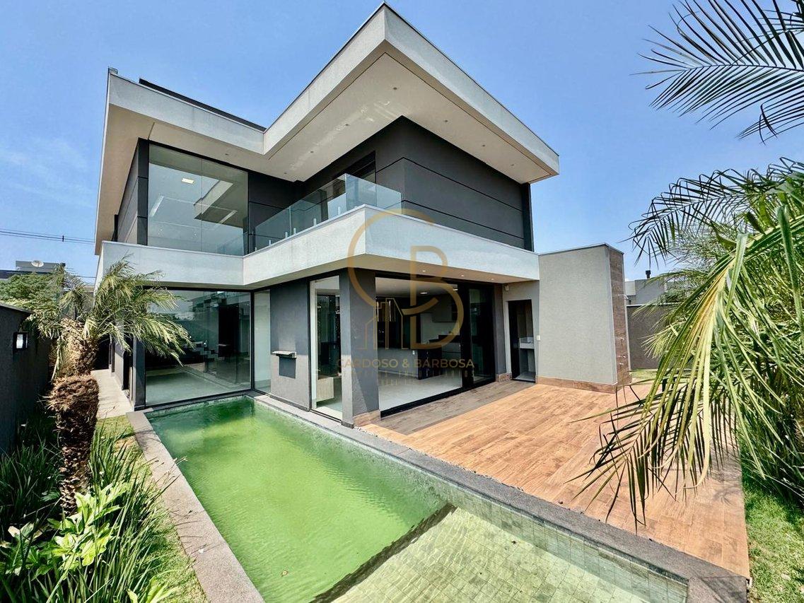 LUXUOSO SOBRADO COM 5 SUÍTES NO ALPHAVILLE 3 – COM MÓVEIS PLANEJADOS E ENERGIA SOLAR!  Campo Grande - 
