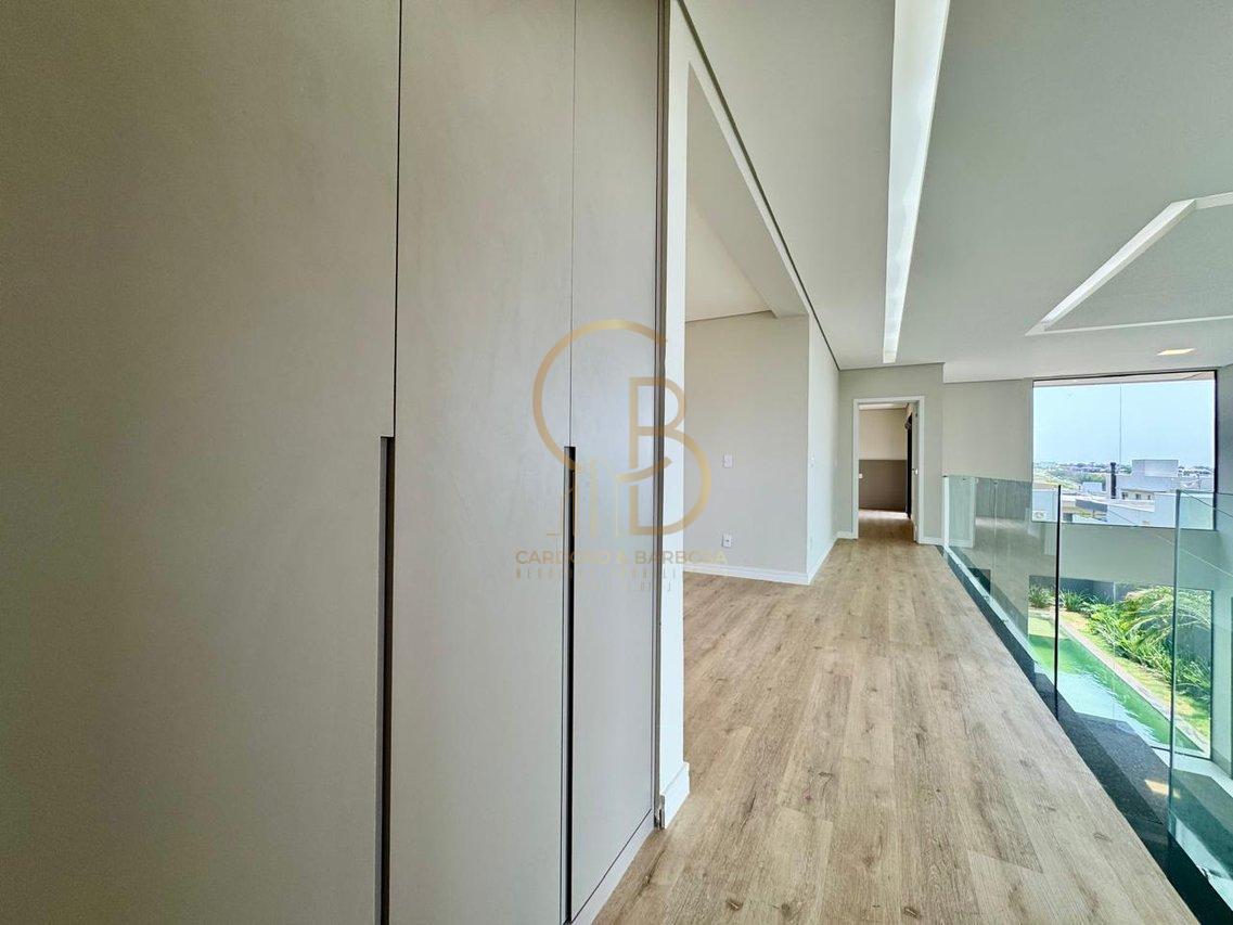 LUXUOSO SOBRADO COM 5 SUÍTES NO ALPHAVILLE 3 – COM MÓVEIS PLANEJADOS E ENERGIA SOLAR!  Campo Grande - 