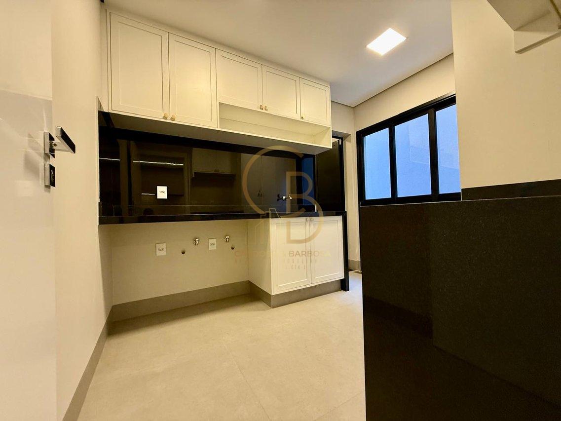 SOBRADO E SOFISTICADO COM ELEVADOR E 4 SUÍTES – CONFORTO E ELEGÂNCIA EM CADA DETALHE!  Campo Grande - 