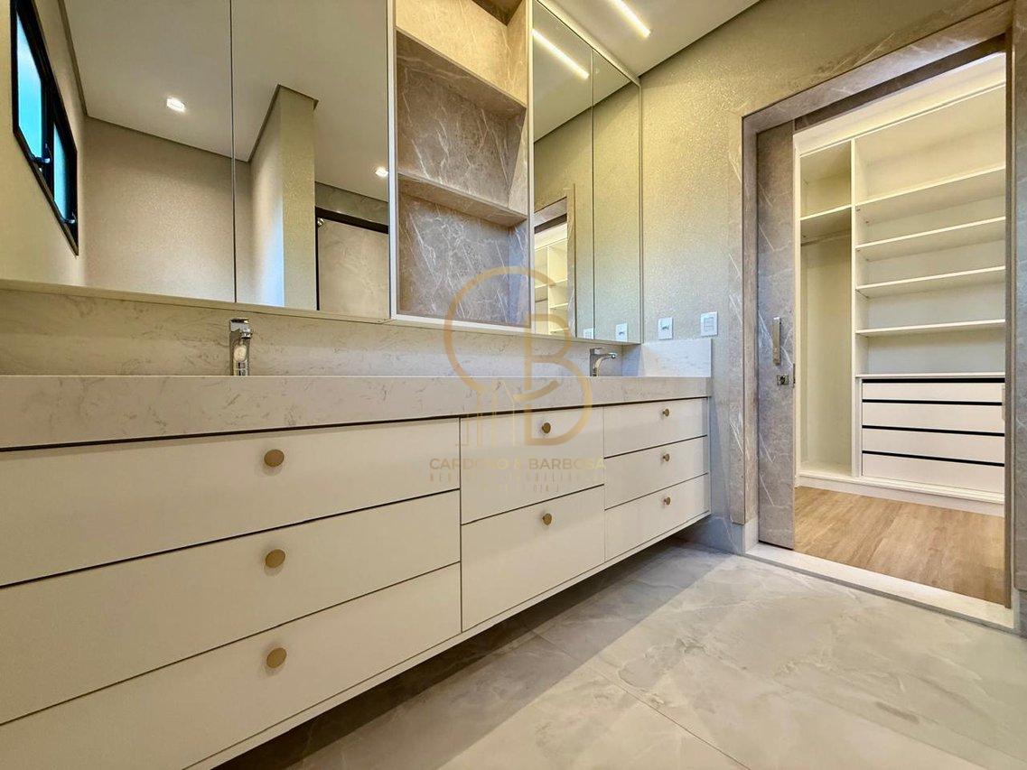 SOBRADO E SOFISTICADO COM ELEVADOR E 4 SUÍTES – CONFORTO E ELEGÂNCIA EM CADA DETALHE!  Campo Grande - 