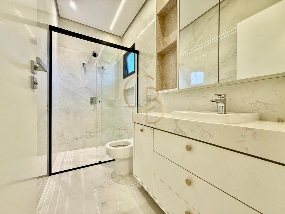 SOBRADO E SOFISTICADO COM ELEVADOR E 4 SUÍTES – CONFORTO E ELEGÂNCIA EM CADA DETALHE!  Campo Grande - 