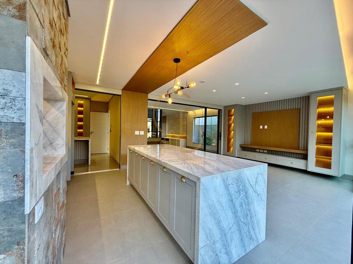SOBRADO E SOFISTICADO COM ELEVADOR E 4 SUÍTES – CONFORTO E ELEGÂNCIA EM CADA DETALHE!  Campo Grande - 