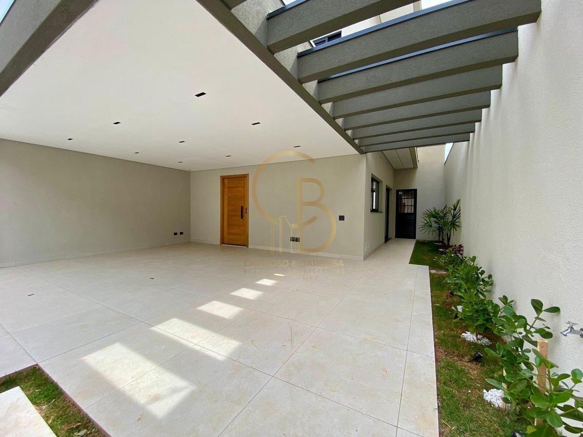 SOBRADO À VENDA COM PISCINA, SUÍTE COM CLOSET E 5 VAGAS  Campo Grande - 