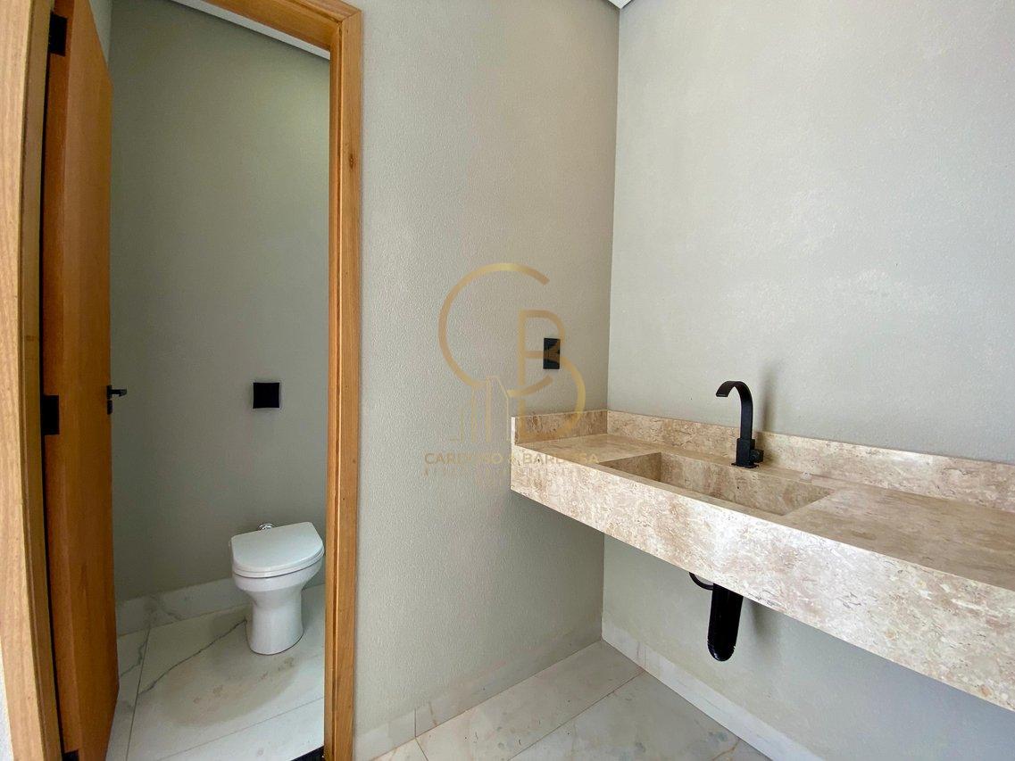 SOBRADO À VENDA COM PISCINA, SUÍTE COM CLOSET E 5 VAGAS  Campo Grande - 